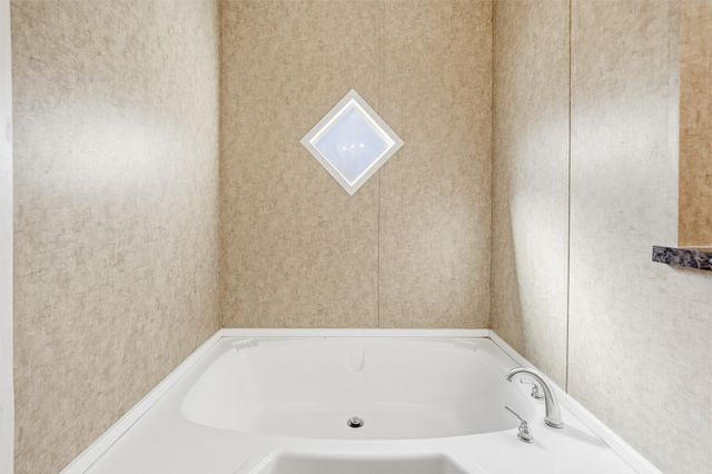 1618 Lands End Street, Granbury, TX 76048