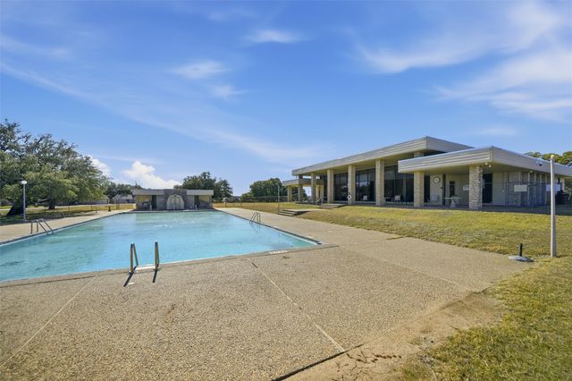 1618 Lands End Street, Granbury, TX 76048