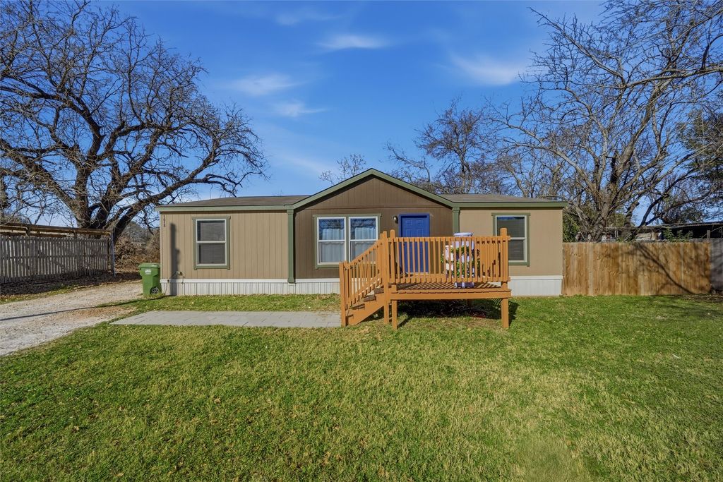 1618 Lands End Street, Granbury, TX 76048