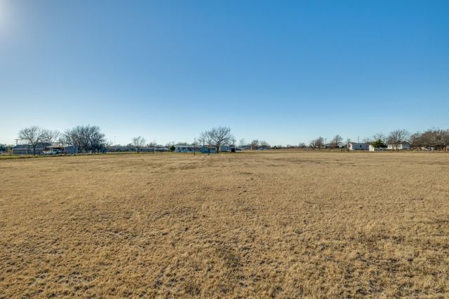 3133 County Road 1105, Celeste, TX 75423