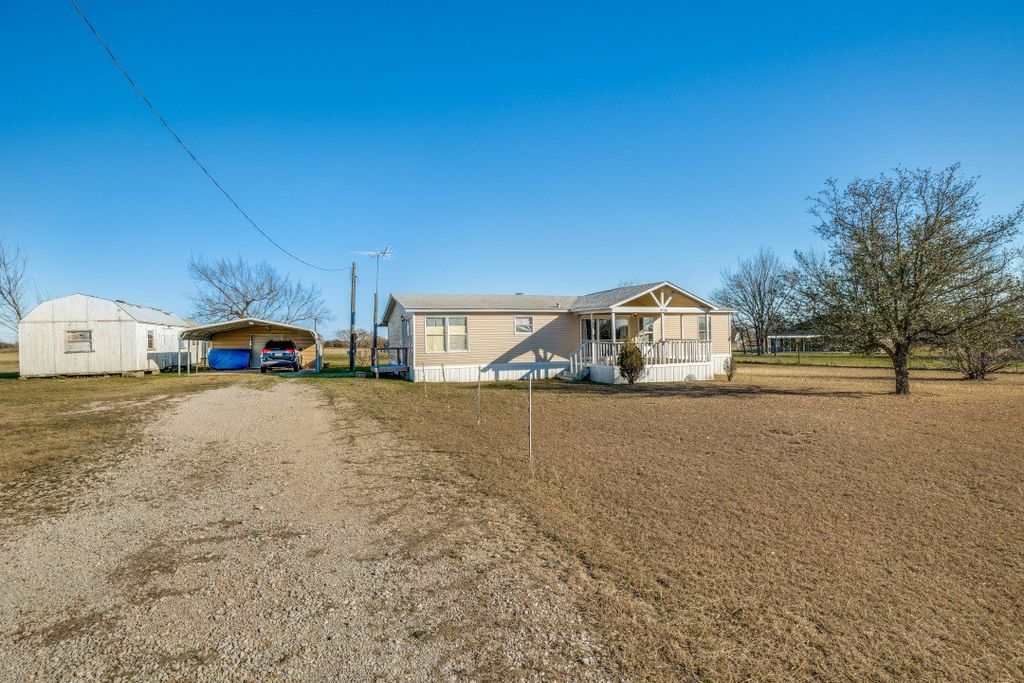 3133 County Road 1105, Celeste, TX 75423