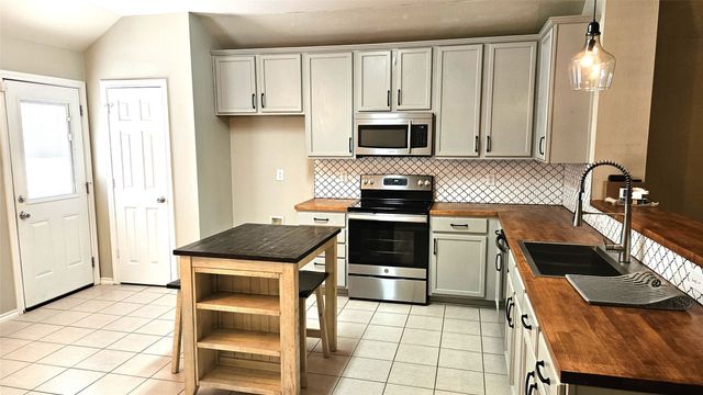 4620 Wolf Ridge Way, Fort Worth, TX 76244