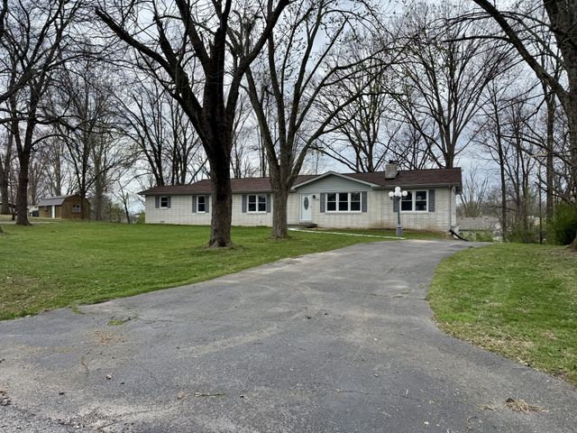 1211 Porter Rd, Lafayette, TN 37083