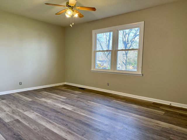 1211 Porter Rd, Lafayette, TN 37083