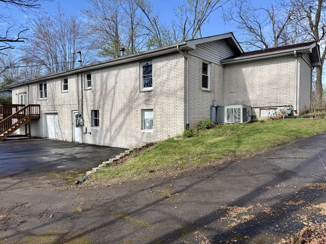 1211 Porter Rd, Lafayette, TN 37083