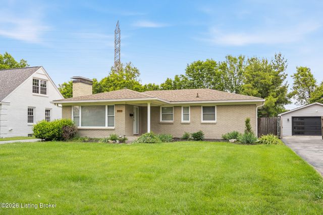 6819 Green Meadow Cir, Louisville, KY 40207