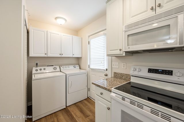 6819 Green Meadow Cir, Louisville, KY 40207