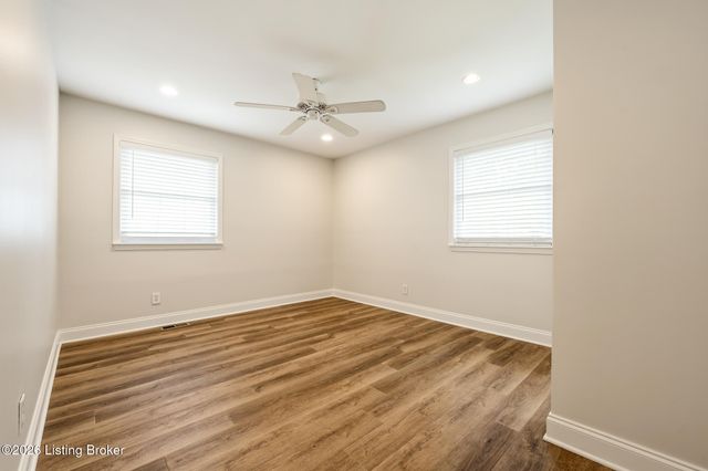 6819 Green Meadow Cir, Louisville, KY 40207