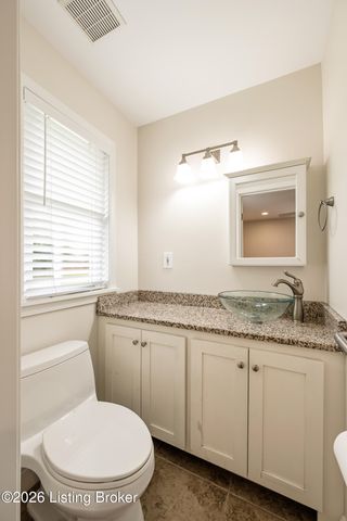 6819 Green Meadow Cir, Louisville, KY 40207