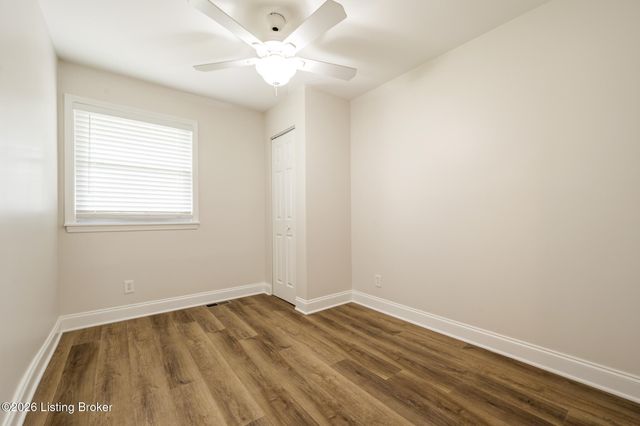 6819 Green Meadow Cir, Louisville, KY 40207