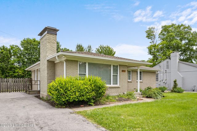 6819 Green Meadow Cir, Louisville, KY 40207