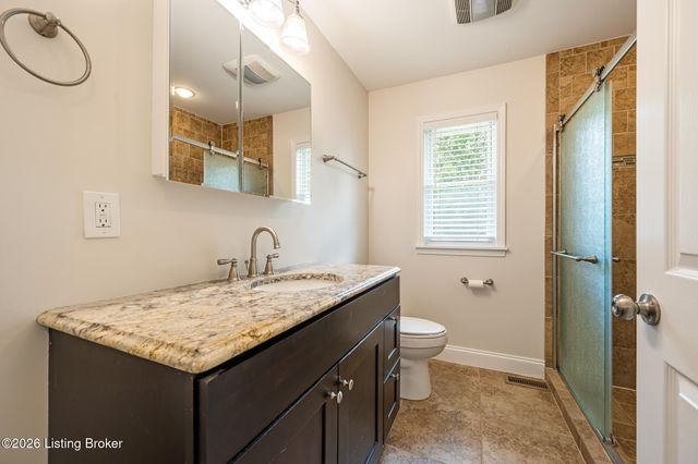 6819 Green Meadow Cir, Louisville, KY 40207