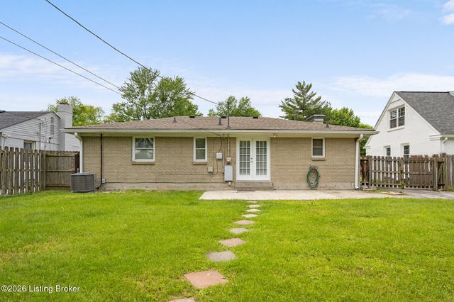 6819 Green Meadow Cir, Louisville, KY 40207
