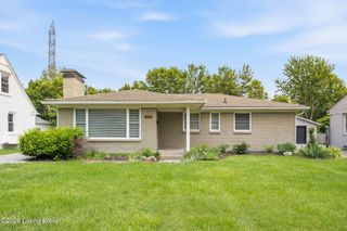 6819 Green Meadow Cir, Louisville, KY 40207
