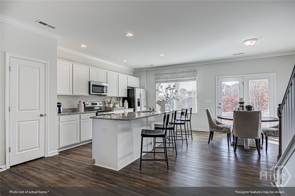 Image 4 of property listing at 121 Praline Road, Savannah, GA 31419