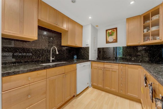 2000 Towerside Ter 308, Miami, FL 33138