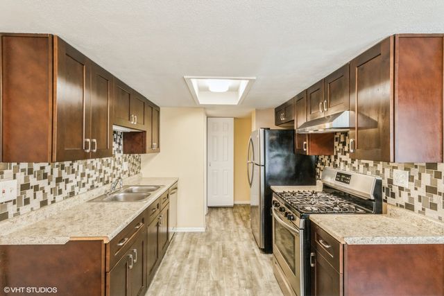 1423 Sacramento Drive 1423, Hanover Park, IL 60133