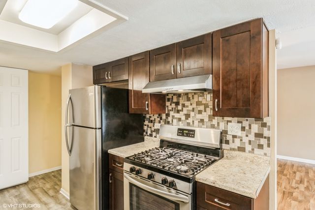 1423 Sacramento Drive 1423, Hanover Park, IL 60133