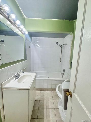 4449 Academy Street, Dearborn Heights, MI 48125