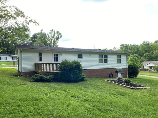1001 Chris Dr, Portland, TN 37148