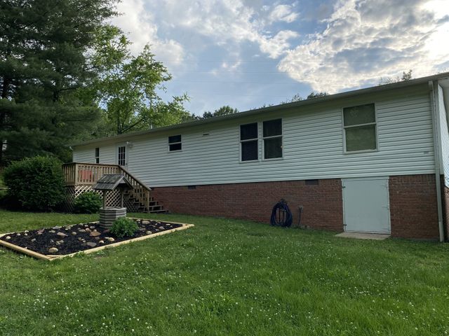 1001 Chris Dr, Portland, TN 37148