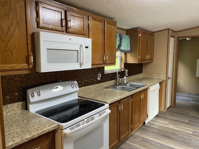 1001 Chris Dr, Portland, TN 37148