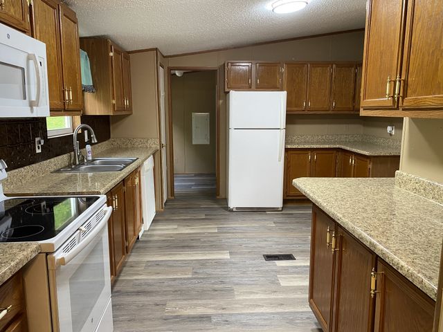 1001 Chris Dr, Portland, TN 37148