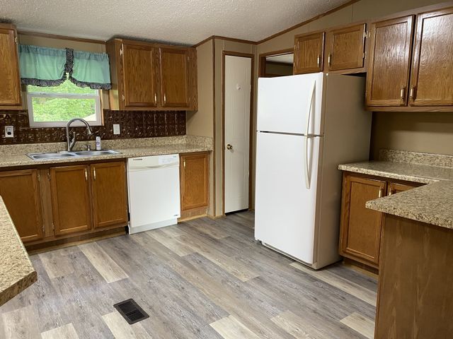1001 Chris Dr, Portland, TN 37148