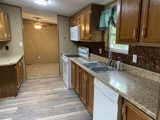 1001 Chris Dr, Portland, TN 37148
