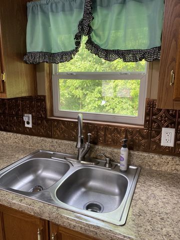 1001 Chris Dr, Portland, TN 37148