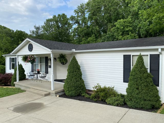 1001 Chris Dr, Portland, TN 37148
