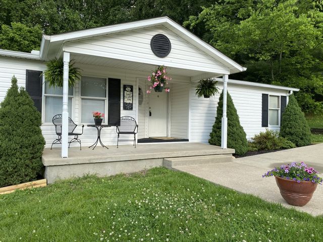 1001 Chris Dr, Portland, TN 37148