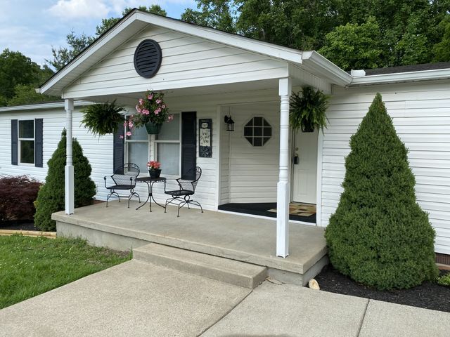 1001 Chris Dr, Portland, TN 37148