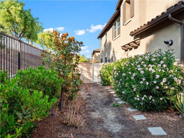 28645 Jardineras Drive, Valencia, CA 91354