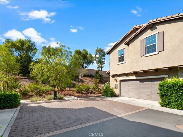 28645 Jardineras Drive, Valencia, CA 91354