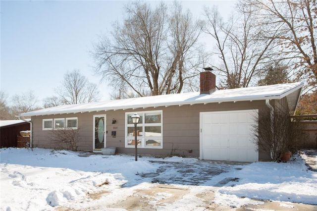 5515 W 78th Terrace, Prairie Village, KS 66208