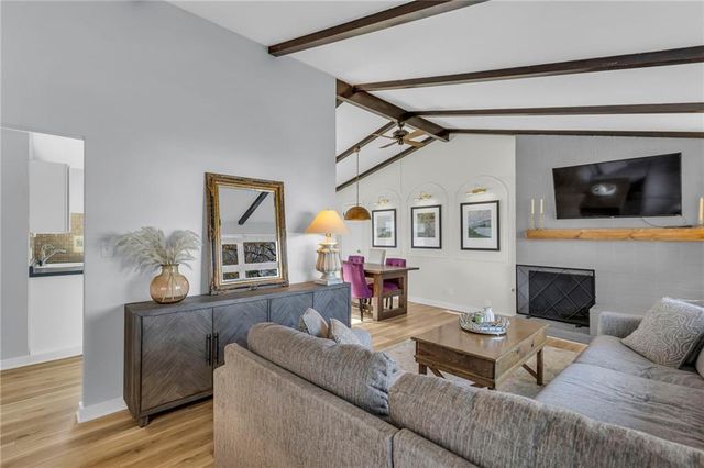 5515 W 78th Terrace, Prairie Village, KS 66208