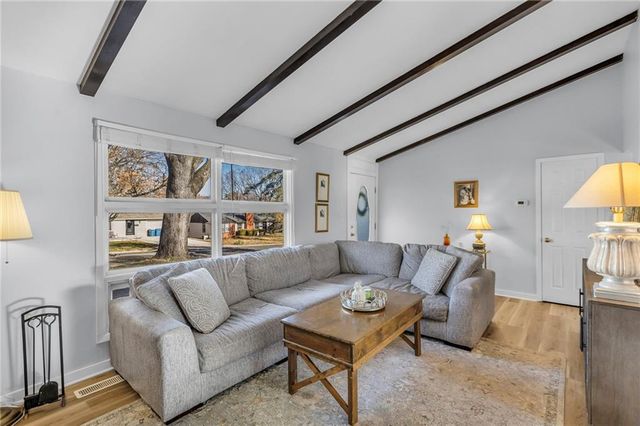 5515 W 78th Terrace, Prairie Village, KS 66208