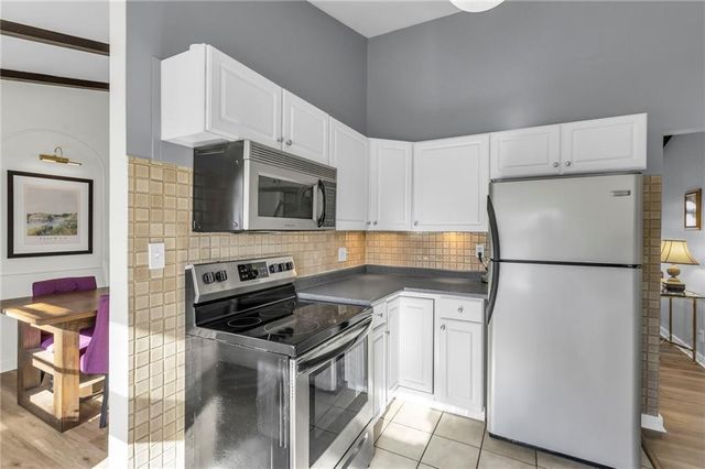 5515 W 78th Terrace, Prairie Village, KS 66208