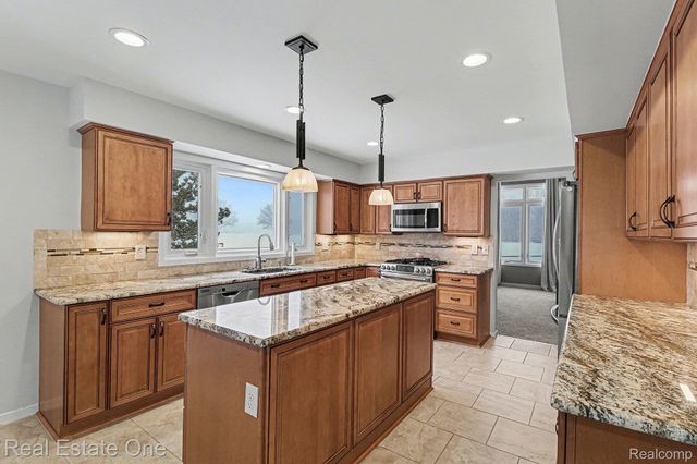 4813 Pickford Drive, Troy, MI 48085