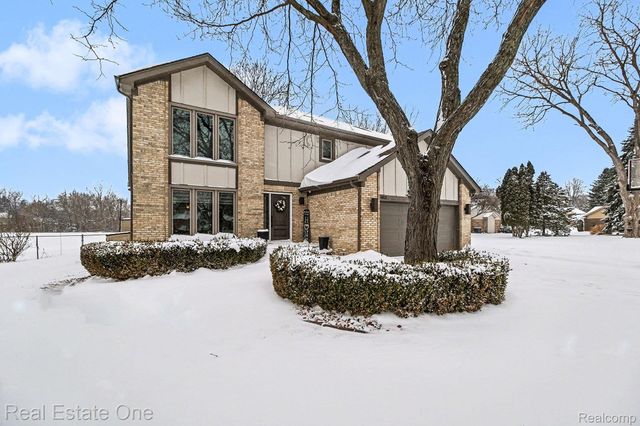 4813 Pickford Drive, Troy, MI 48085