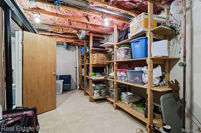 4813 Pickford Drive, Troy, MI 48085