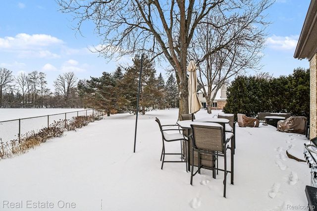 4813 Pickford Drive, Troy, MI 48085