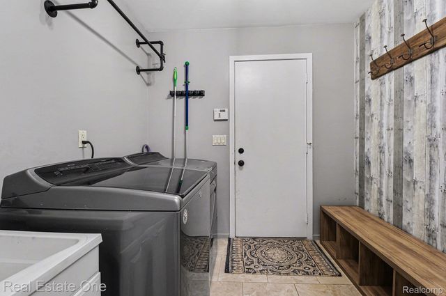 4813 Pickford Drive, Troy, MI 48085