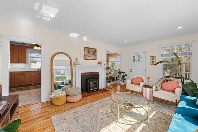 16 Windemere Road, Worcester, MA 01602