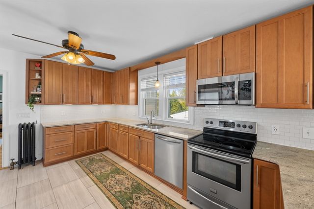 16 Windemere Road, Worcester, MA 01602