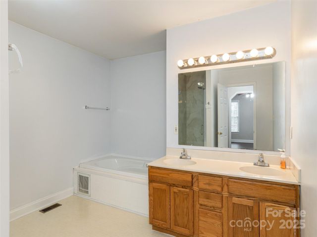 30 Collenwood Road, Arden, NC 28704