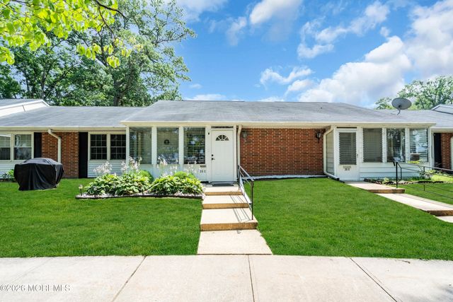35C Cambridge Court, Lakewood, NJ 08701