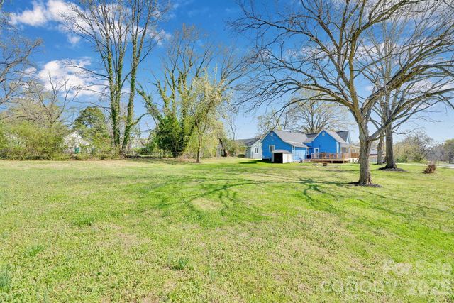 512 S 12th Street, Bessemer City, NC 28016