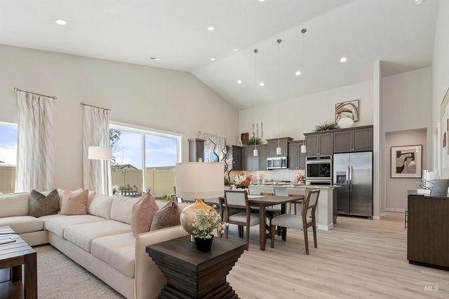 7735 E Meriwether Dr, Nampa, ID 83687